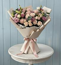 Букет цветов из:  Розы и Лизиантусы в Советской Ростовской области