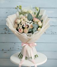 Букет цветов из:  Розы и Лизиантусы в Советской Ростовской области