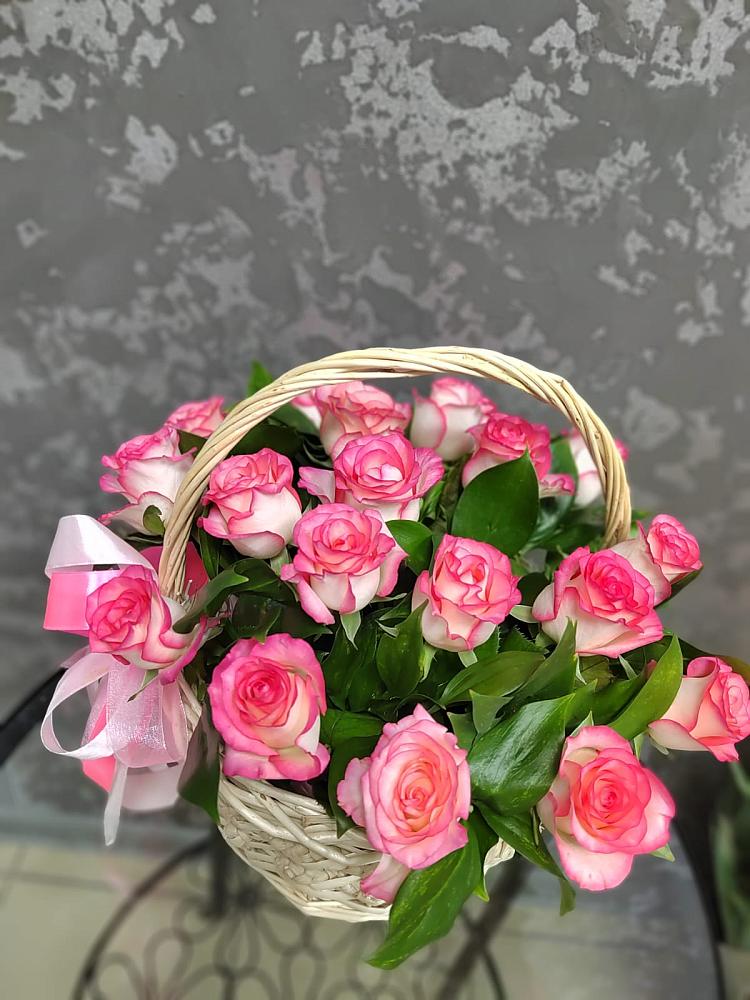 Цветочная композиция из Розы в корзине в Советской Ростовской области