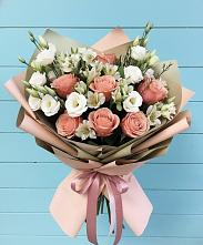 Букет цветов из:  Розы, Альстромерии и Лизиантусы в Советской Ростовской области
