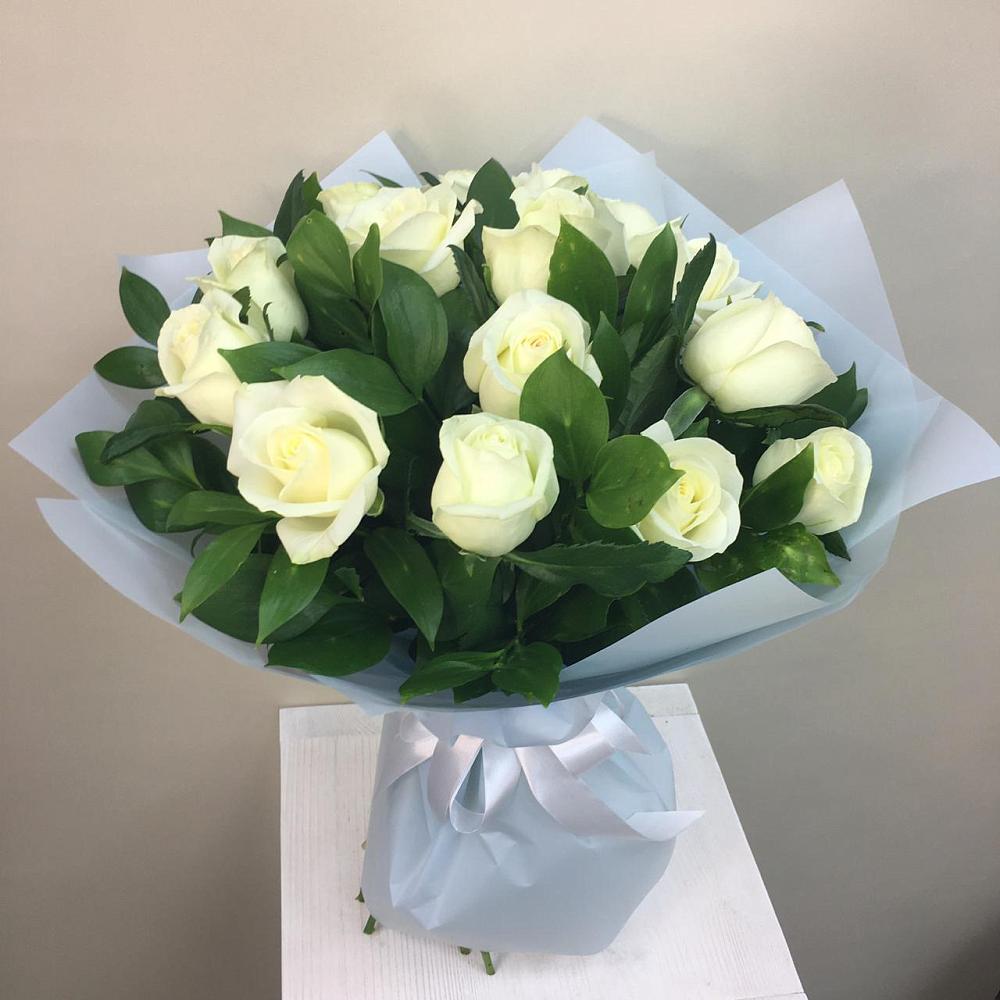 Букет 15 Белых роз Проуд в Советской Ростовской области