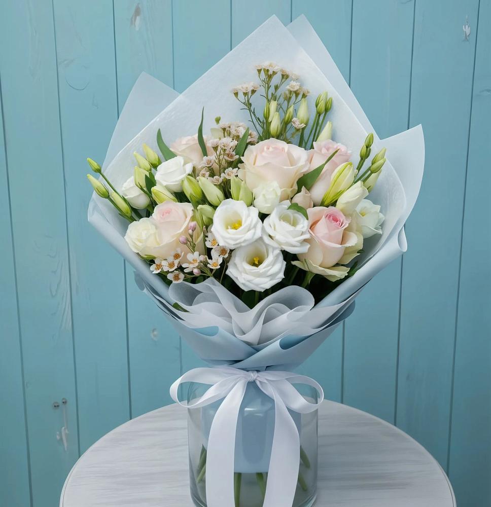 Букет цветов из: Розы и Лизиантусы в Советской Ростовской области