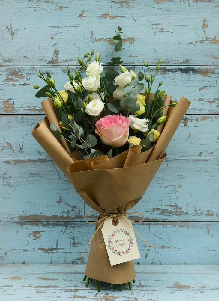 Букет цветов из: Розы и Лизиантусы в Советской Ростовской области