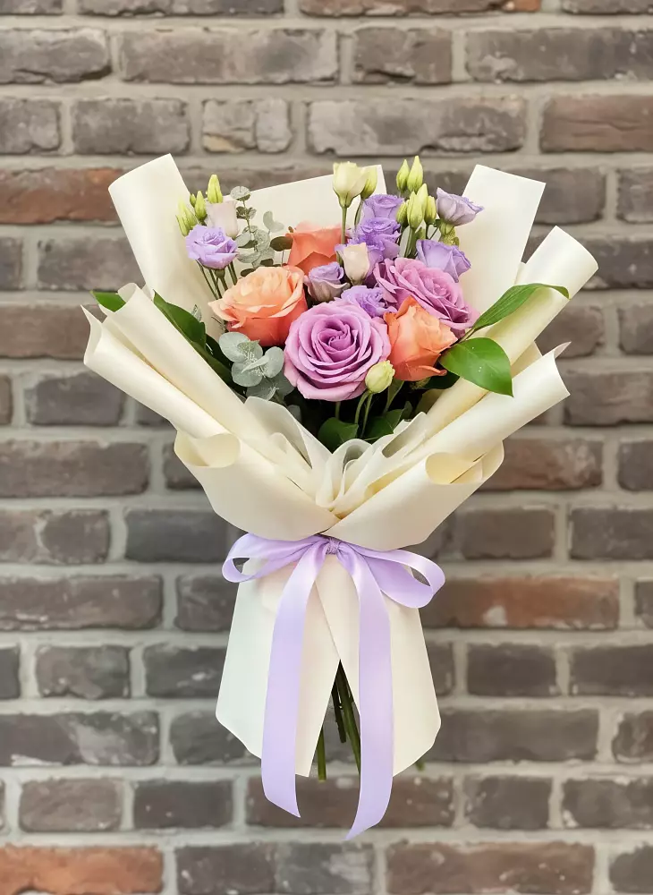 Букет цветов из: Лизиантусы и Розы в Советской Ростовской области