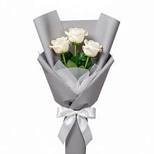 Букет 3 белые розы в Советской Ростовской области