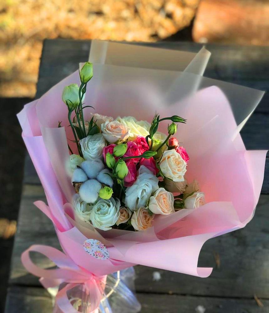 Букет цветов из: Розы и Лизиантусы в Советской Ростовской области