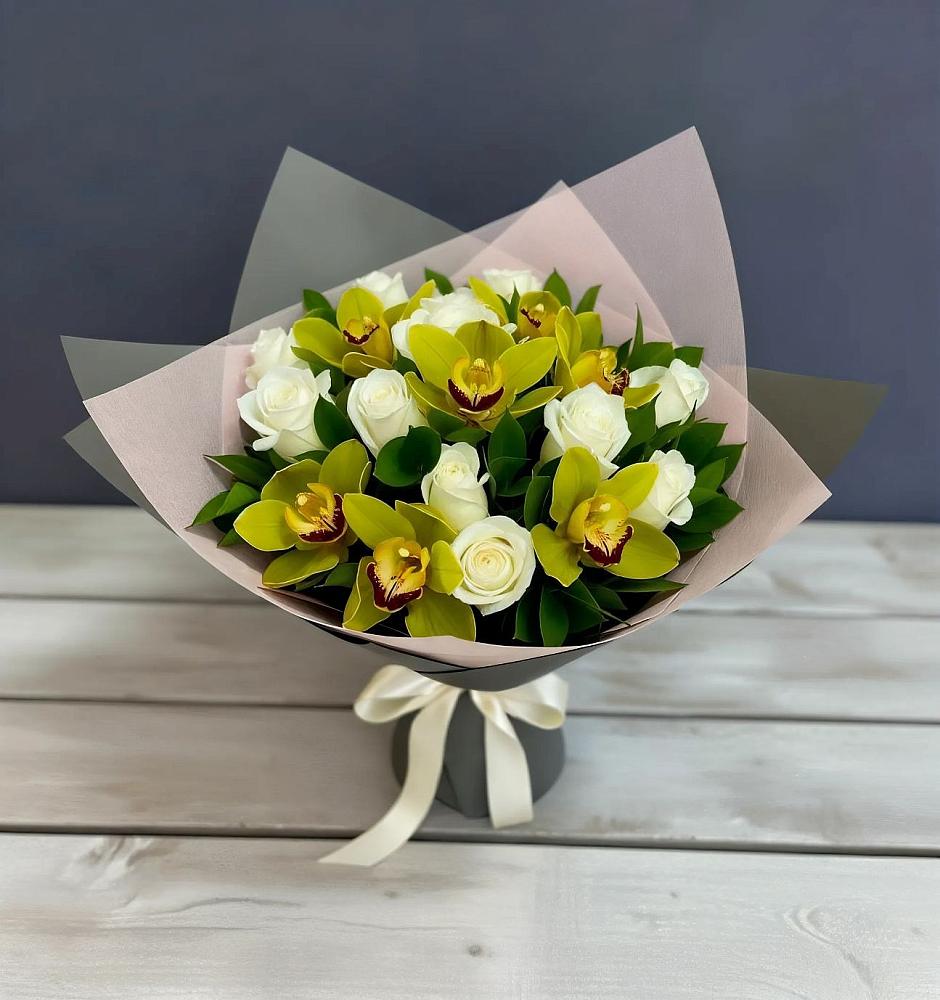 Букет цветов из: Орхидеи и Розы в Советской Ростовской области