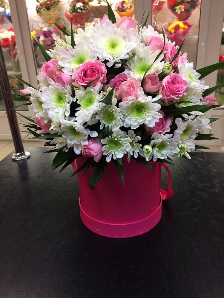 Цветочная композиция из Розы и Хризантемы в шляпной коробке в Советской Ростовской области