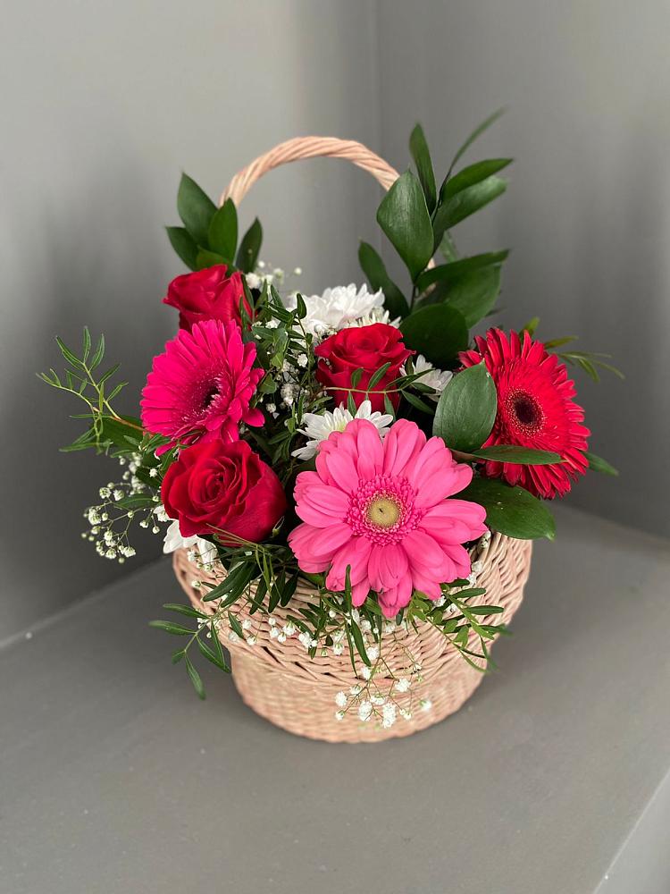 Цветочная композиция из Розы, Хризантемы и Герберы в корзине в Советской Ростовской области
