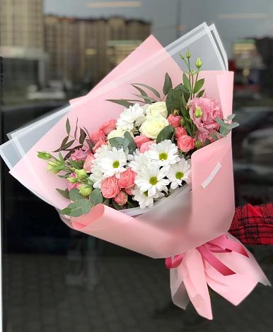 Букет цветов из: Розы, Лизиантусы и Хризантемы в Советской Ростовской области