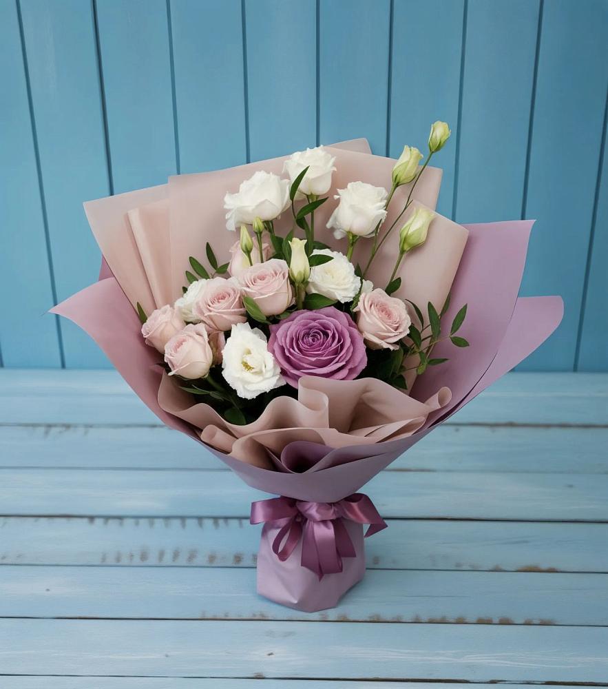 Букет цветов из: Розы и Лизиантусы в Советской Ростовской области